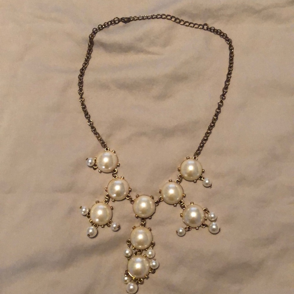 White/pearl necklace